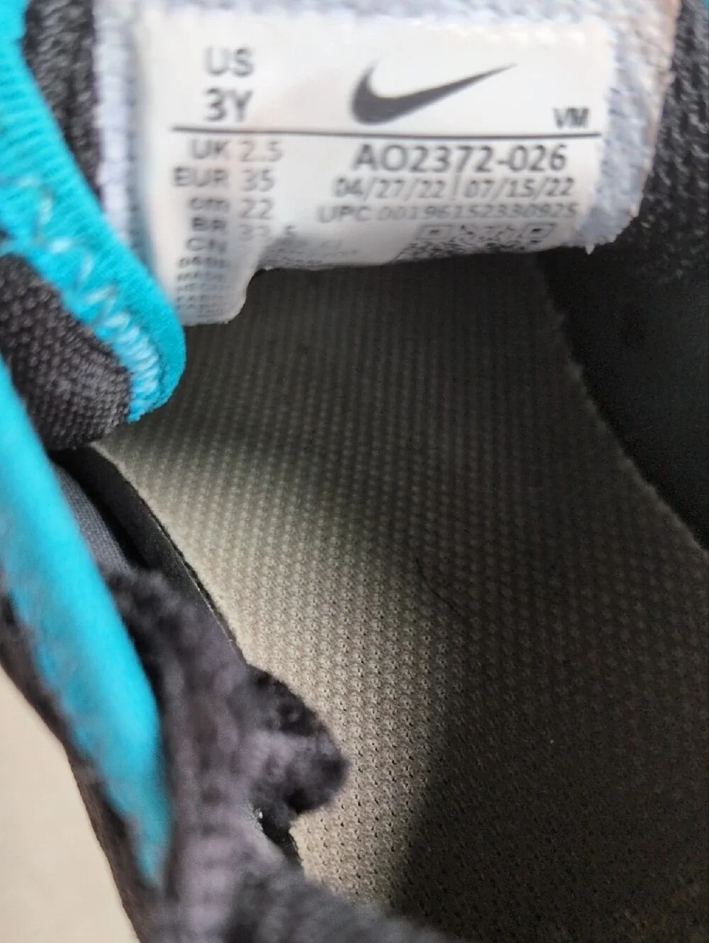 Nike Kids 270 Black and Teal Sneakers with Neon Lime Air Heel Size 3